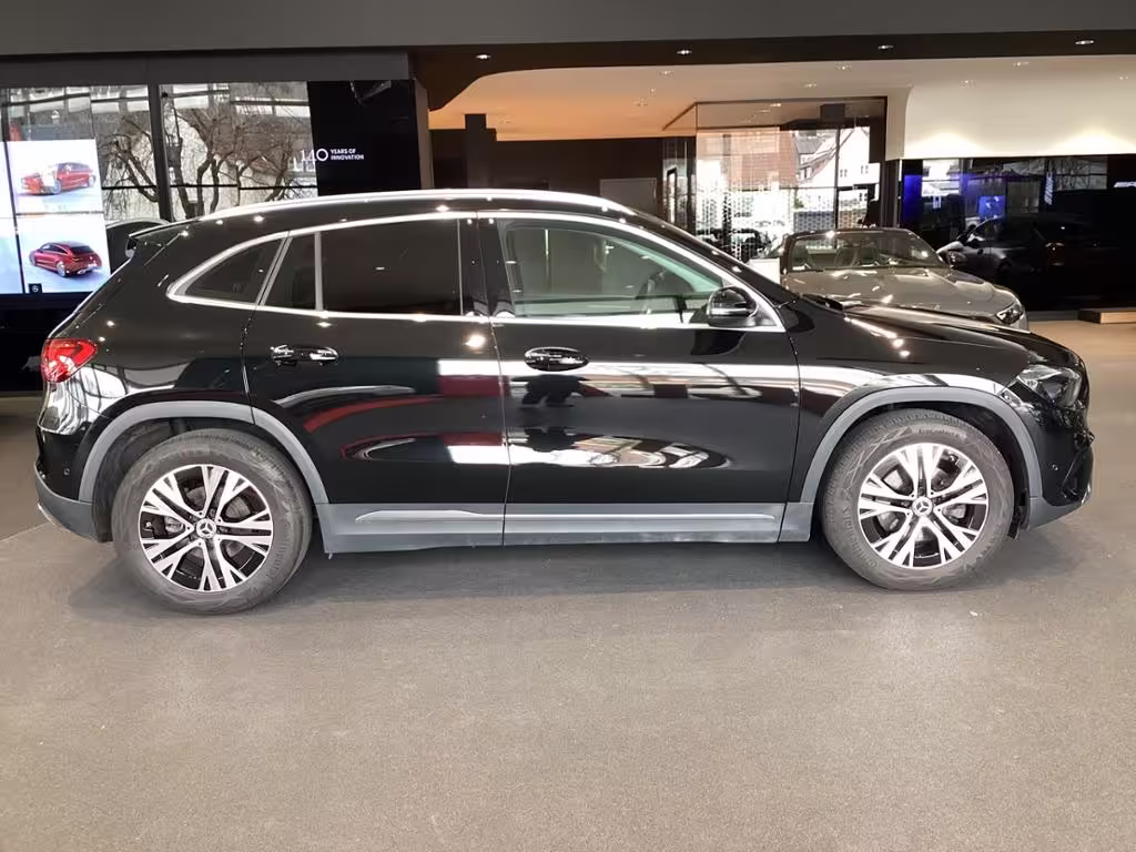 Mercedes-Benz GLA 200 PROGRESSIVE AHK DISTRONIC NAVI LED WINTE - Bild 10