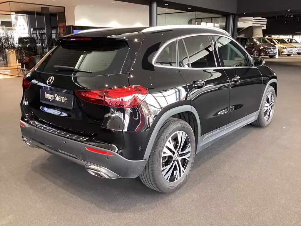 Mercedes-Benz GLA 200 PROGRESSIVE AHK DISTRONIC NAVI LED WINTE - Bild 11