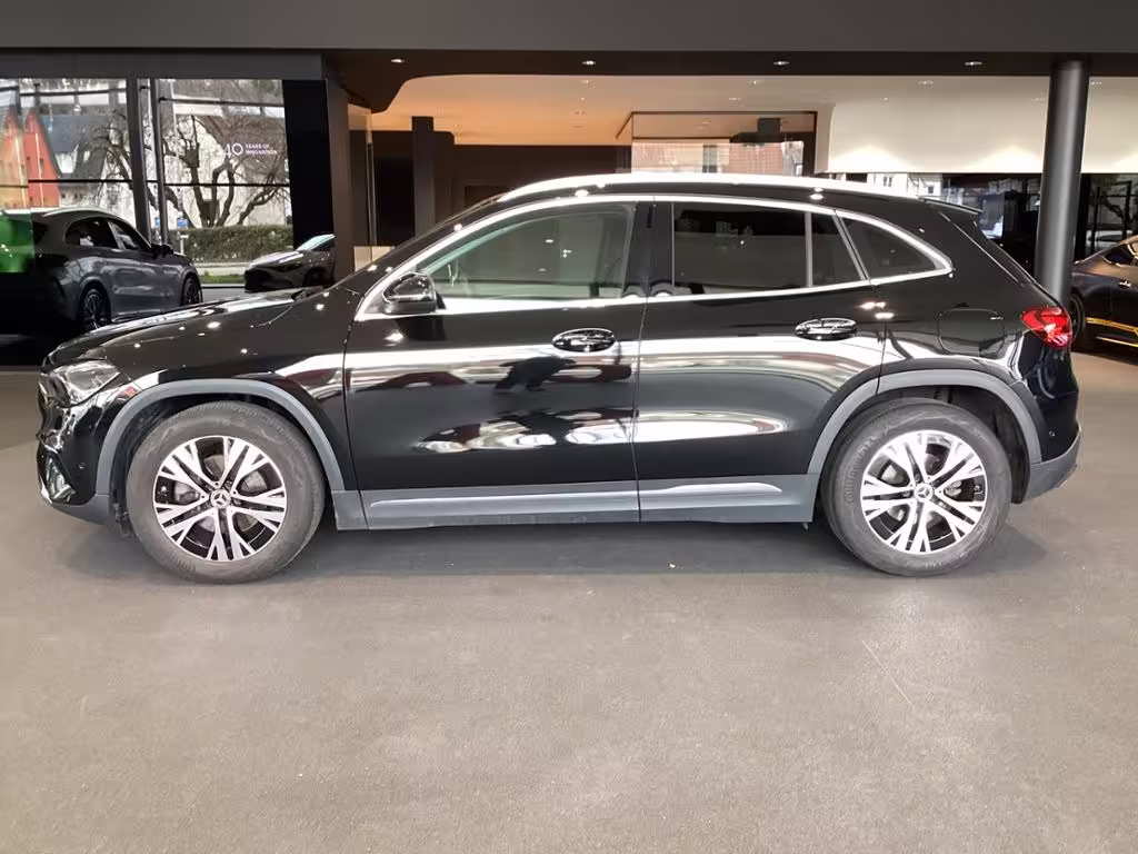 Mercedes-Benz GLA 200 PROGRESSIVE AHK DISTRONIC NAVI LED WINTE - Bild 3