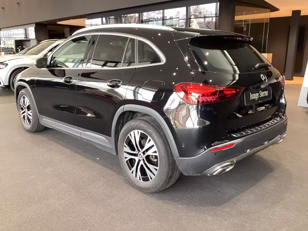 Mercedes-Benz GLA 200 PROGRESSIVE AHK DISTRONIC NAVI LED WINTE - Bild 4