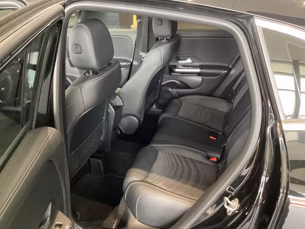 Mercedes-Benz GLA 200 PROGRESSIVE AHK DISTRONIC NAVI LED WINTE - Bild 7