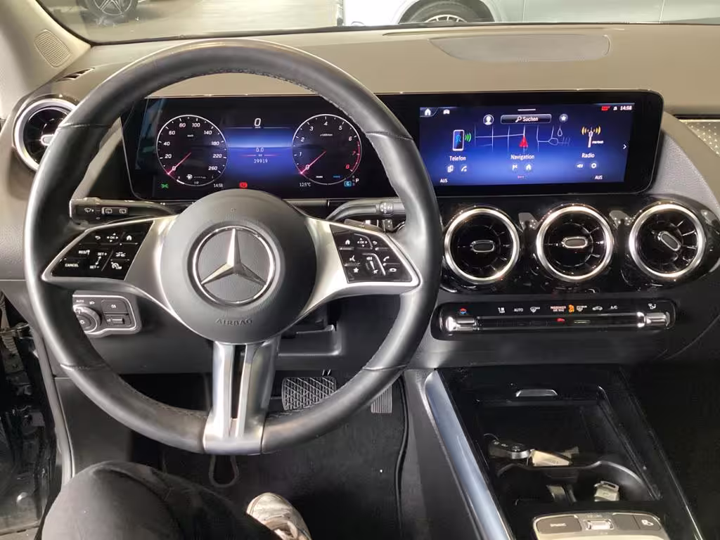 Mercedes-Benz GLA 200 PROGRESSIVE AHK DISTRONIC NAVI LED WINTE - Bild 8