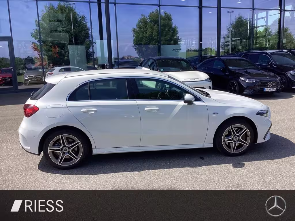 Mercedes-Benz A 250 e  AMG Multib. Burm. LED Navi PDC Kamera A 250 - Bild 18