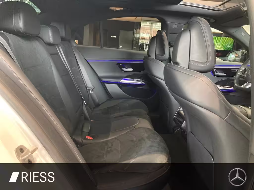 Mercedes-Benz E 300 e  AMG SPORT DISTR NAVI LED PANO W-PAKET E 300 - Bild 18