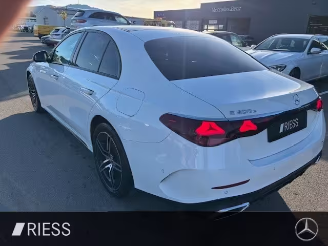 Mercedes-Benz E 300 e Limousine AUT Kam. KeyLess KlimaA LED LM E 300 - Bild 5
