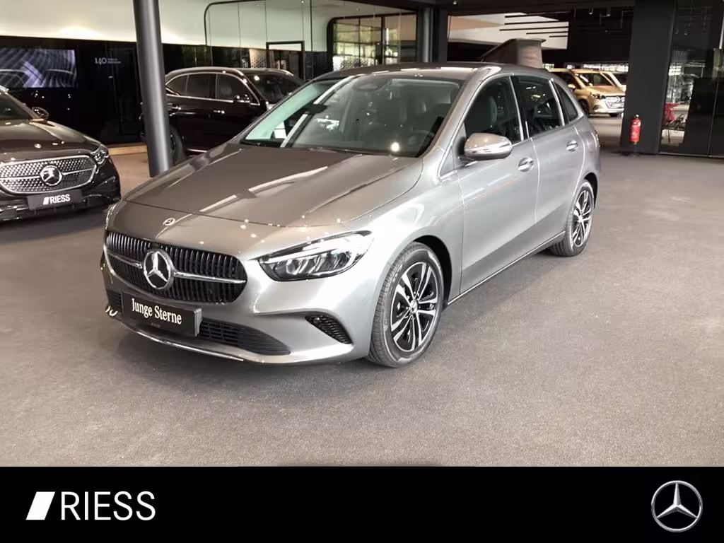 Mercedes-Benz B 180 AUT Kam. KlimaA LED LM PDC ParkAss SHZ