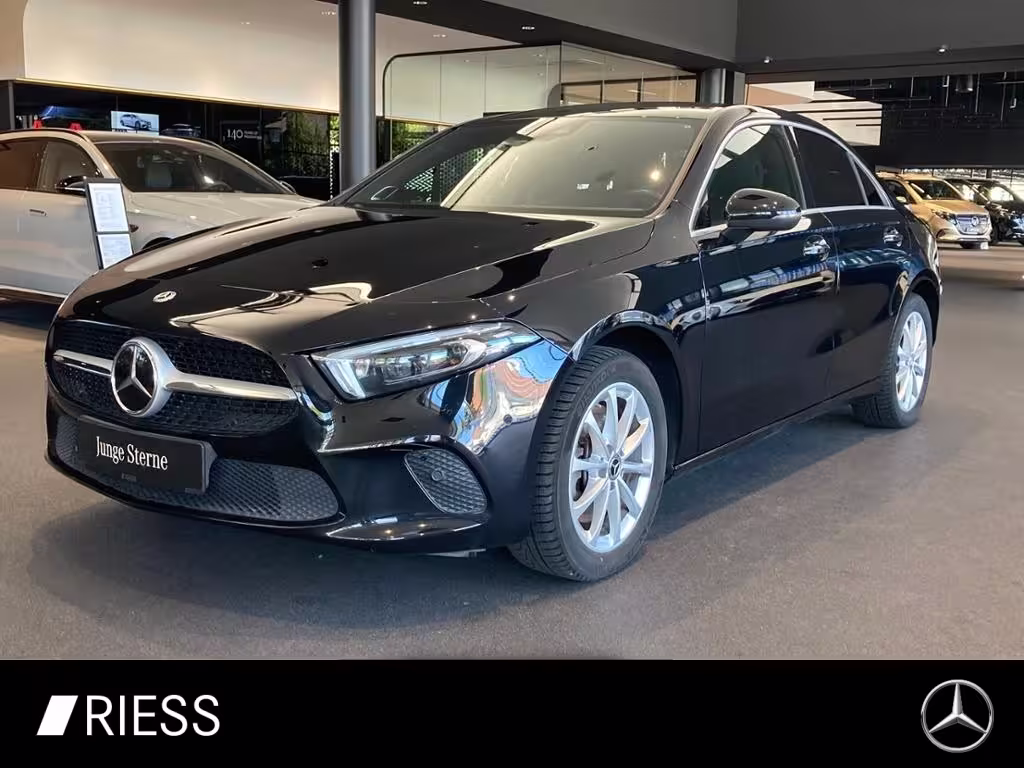 Mercedes-Benz A 250 e Limousine ACC AHK AUT Fernlichtass. HUD