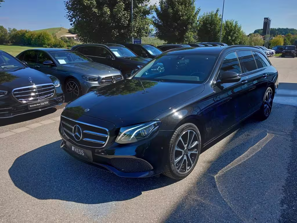 Mercedes-Benz E 220 d T 4M Avantg.+Night+SHD+Kamera+Navi+LED