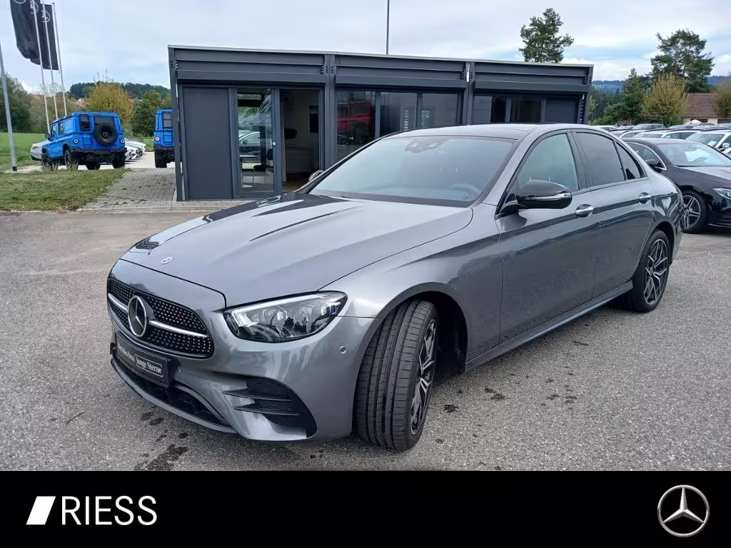 Mercedes-Benz E 300 e 4M AMG+Night+FahrassP+Pano+Multib+AHK+SH