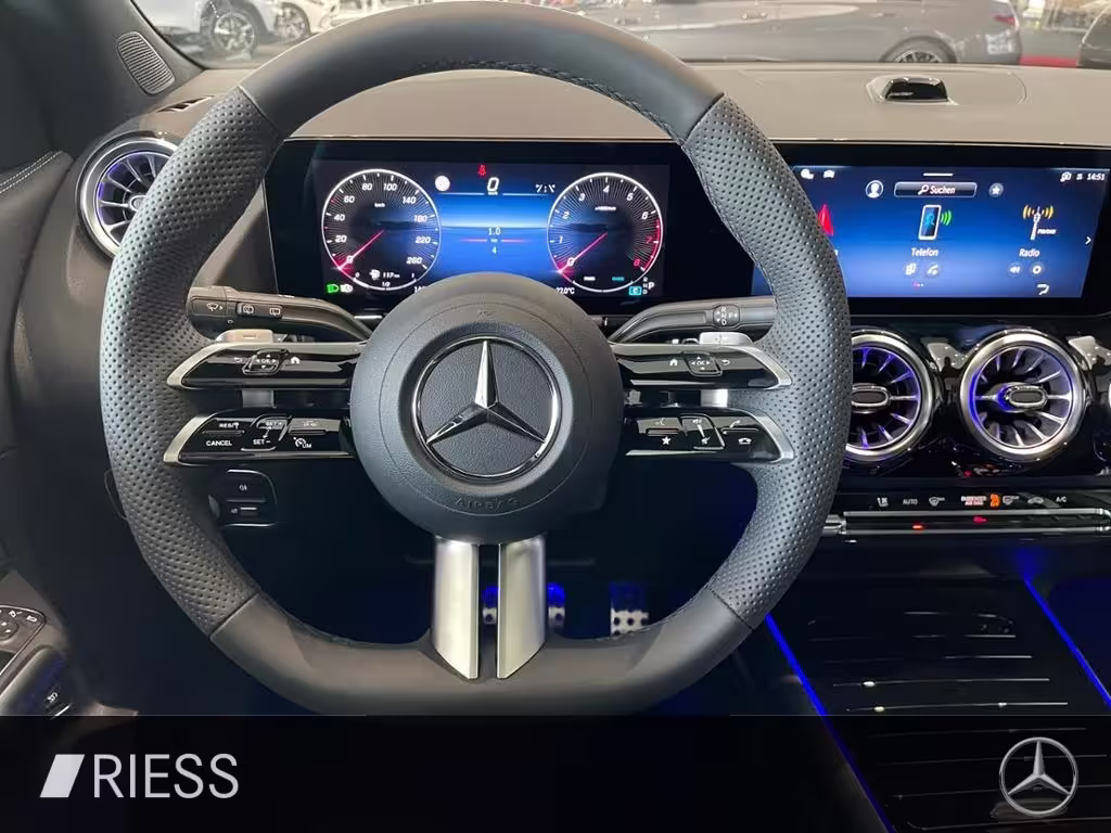 Mercedes-Benz GLA 200 AMG+PANO+AHK+MULTIBEAM+TOTWKL+KEYL+360°+ GLA 200 - Bild 15