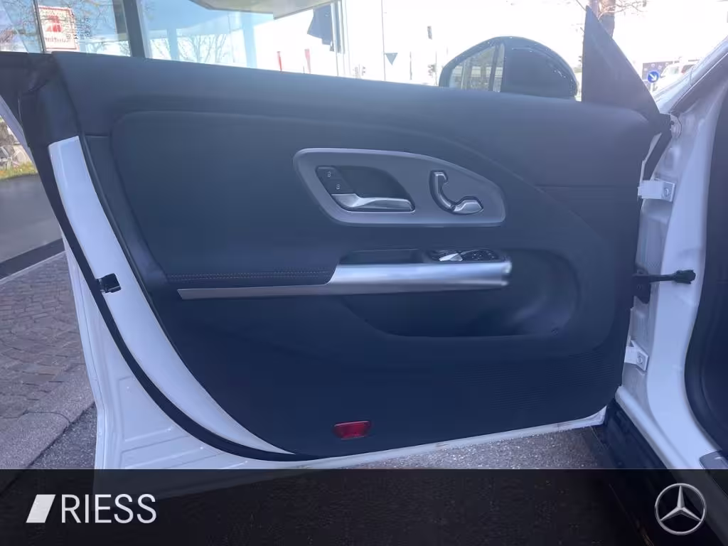 Mercedes-Benz CLA 200 4MATIC AHK AUT DynLicht Fernlichtass. LM CLA 200 - Bild 4