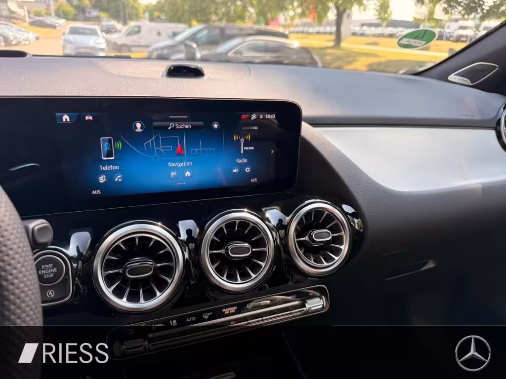 Mercedes-Benz AMG GLA 35 4MATIC 360 ACC AUT DynLicht HUD Kam. GLA 35 AMG - Bild 13