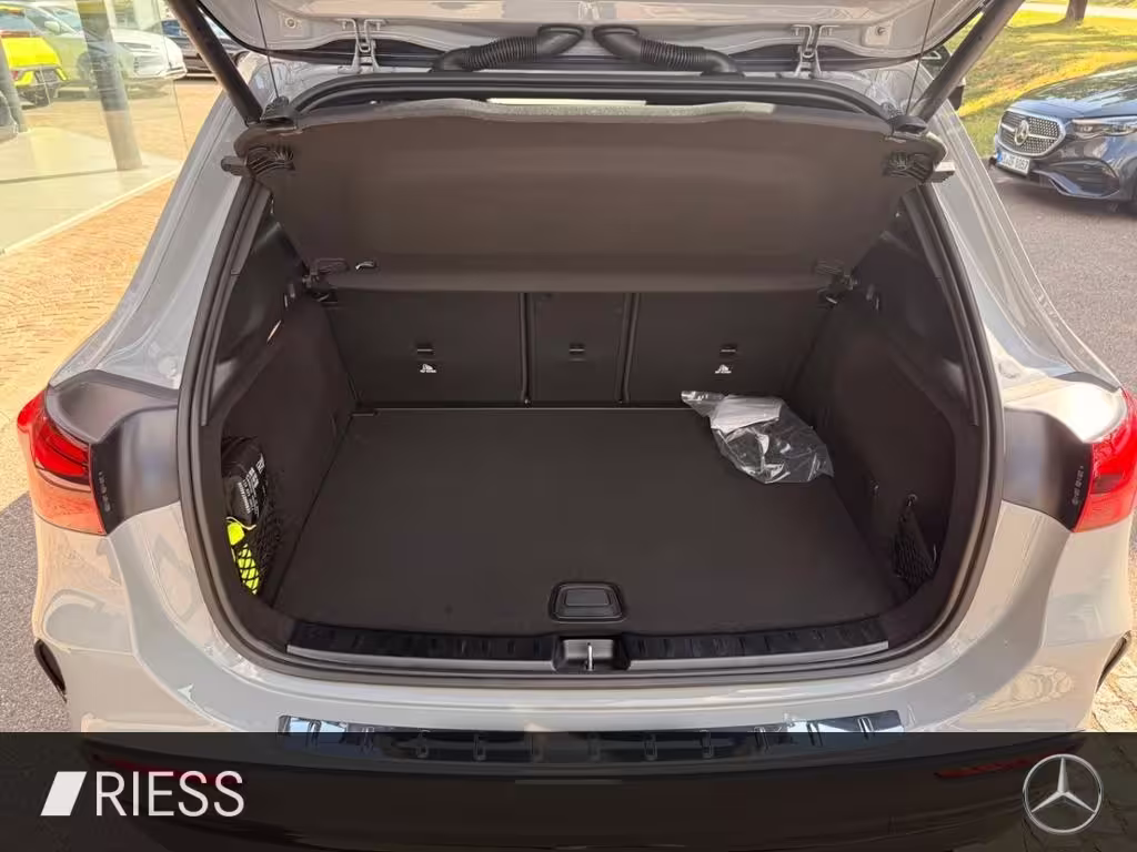Mercedes-Benz AMG GLA 35 4MATIC 360 ACC AUT DynLicht HUD Kam. GLA 35 AMG - Bild 17