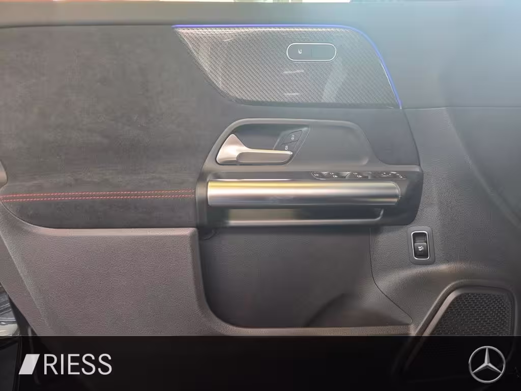 Mercedes-Benz GLA 200 AMG+AHK+HANDS-FREE+MULTIBEAM+19+360+UVM GLA 200 - Bild 4