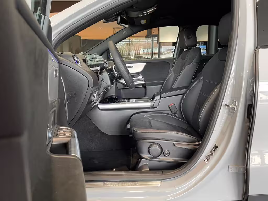 Mercedes-Benz GLA 200 AMG+MULTIBEAM+KEYLESS+360°+TOTWKL+SOUND+ - Bild 2