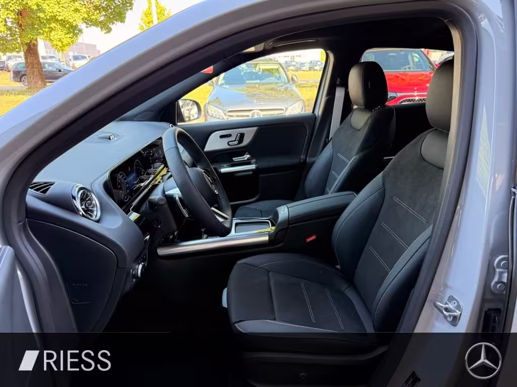Mercedes-Benz GLA 200 d 4M AMG+AHK+PANO+360°+MULTIB+20+DISTRO GLA 200 - Bild 3