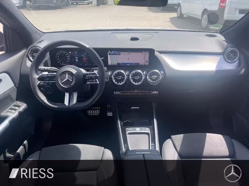 Mercedes-Benz GLA 200 d 4M AMG+PANO+AHK+MULTIBEAM+DISTR+MEMORY GLA 200 - Bild 12