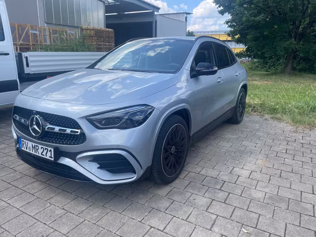 Mercedes-Benz GLA 200 d 4M AMG+PANO+AHK+MULTIBEAM+DISTR+MEMORY GLA 200 - Bild 2
