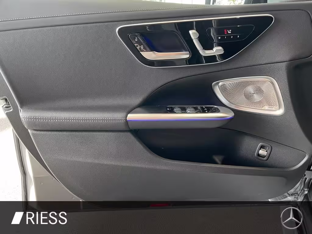 Mercedes-Benz C 300 AMG+PANO+AHK+HUD+DISTR+KEYL+DIGI L+MEM+360 C 300 - Bild 4
