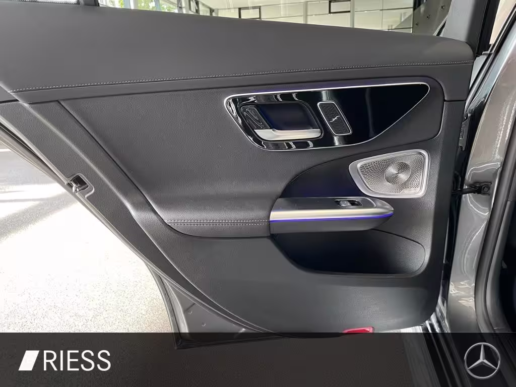 Mercedes-Benz C 300 AMG+PANO+AHK+HUD+DISTR+KEYL+DIGI L+MEM+360 C 300 - Bild 6