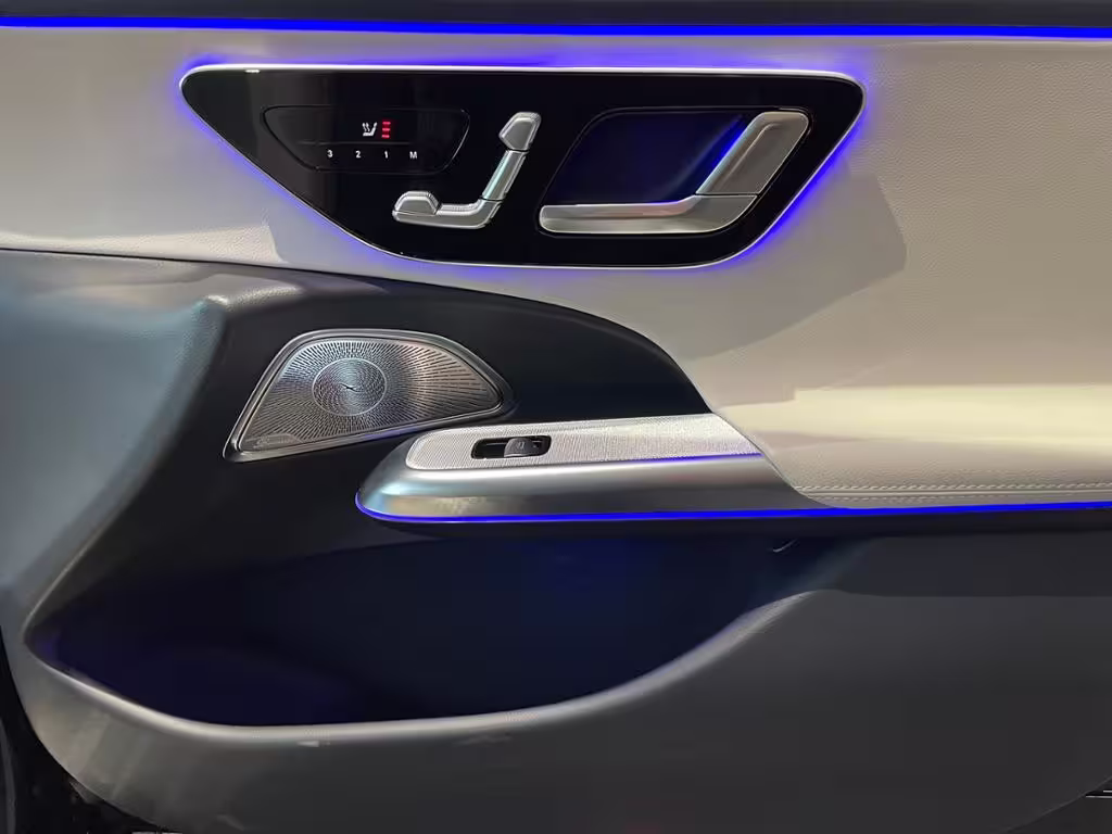 Mercedes-Benz E 300 de T 4M AMG+PANO+AHK+HUD+DISTRONIC+KEYLESS - Bild 12