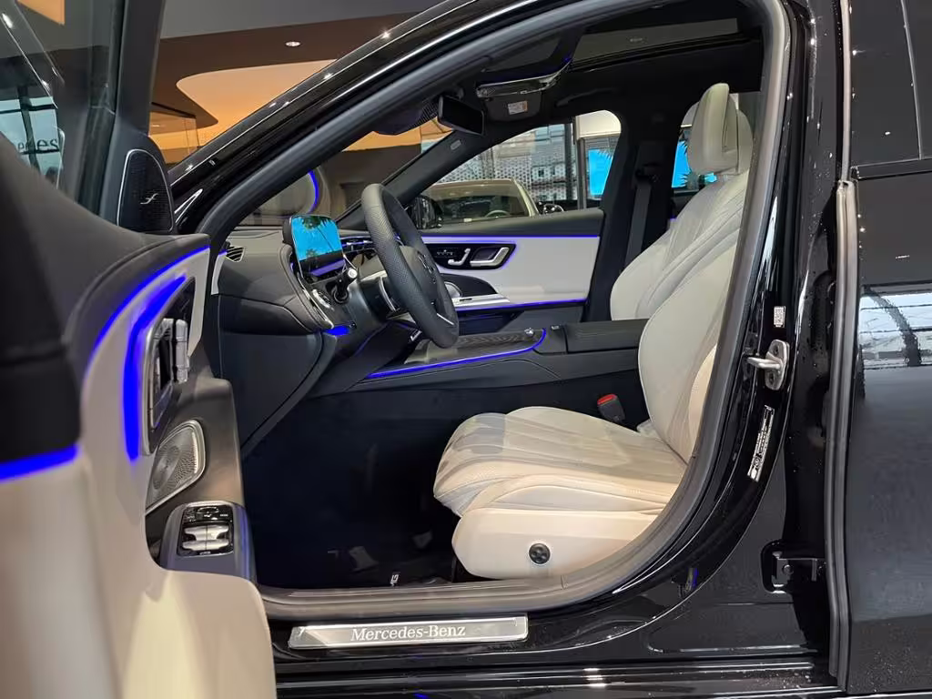 Mercedes-Benz E 300 de T 4M AMG+PANO+AHK+HUD+DISTRONIC+KEYLESS - Bild 2