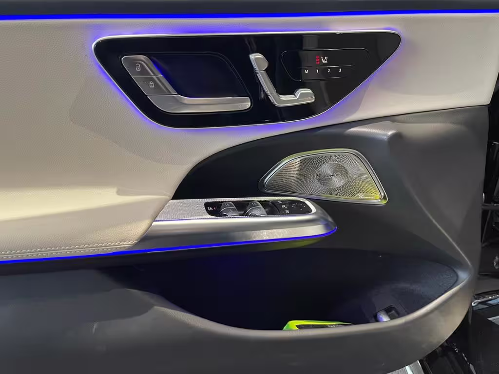 Mercedes-Benz E 300 de T 4M AMG+PANO+AHK+HUD+DISTRONIC+KEYLESS - Bild 3