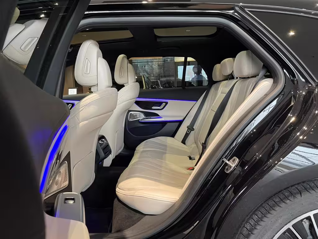 Mercedes-Benz E 300 de T 4M AMG+PANO+AHK+HUD+DISTRONIC+KEYLESS - Bild 4