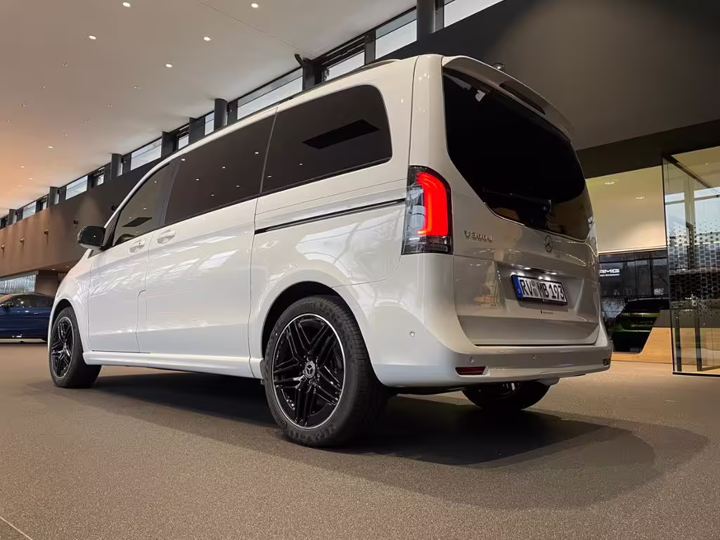 Mercedes-Benz V 300 d KOMPAKT/AVANTGARDE/AHK/ALLRAD/AIRMAT/AMG - Bild 3