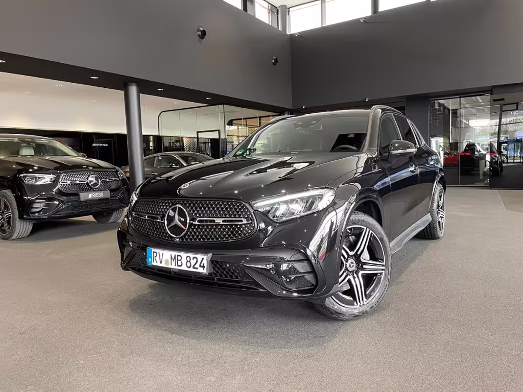 Mercedes-Benz GLC 300 d AMG+AHK+PANO+HUD+STDHZG+KEYL+DISTRONIC
