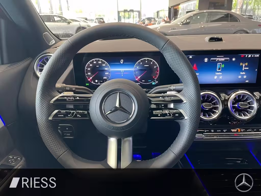 Mercedes-Benz GLA 200 AMG+PANO+HUD+DISTR+MULTIBEAM+MEM+AHK+360 GLA 200 - Bild 15