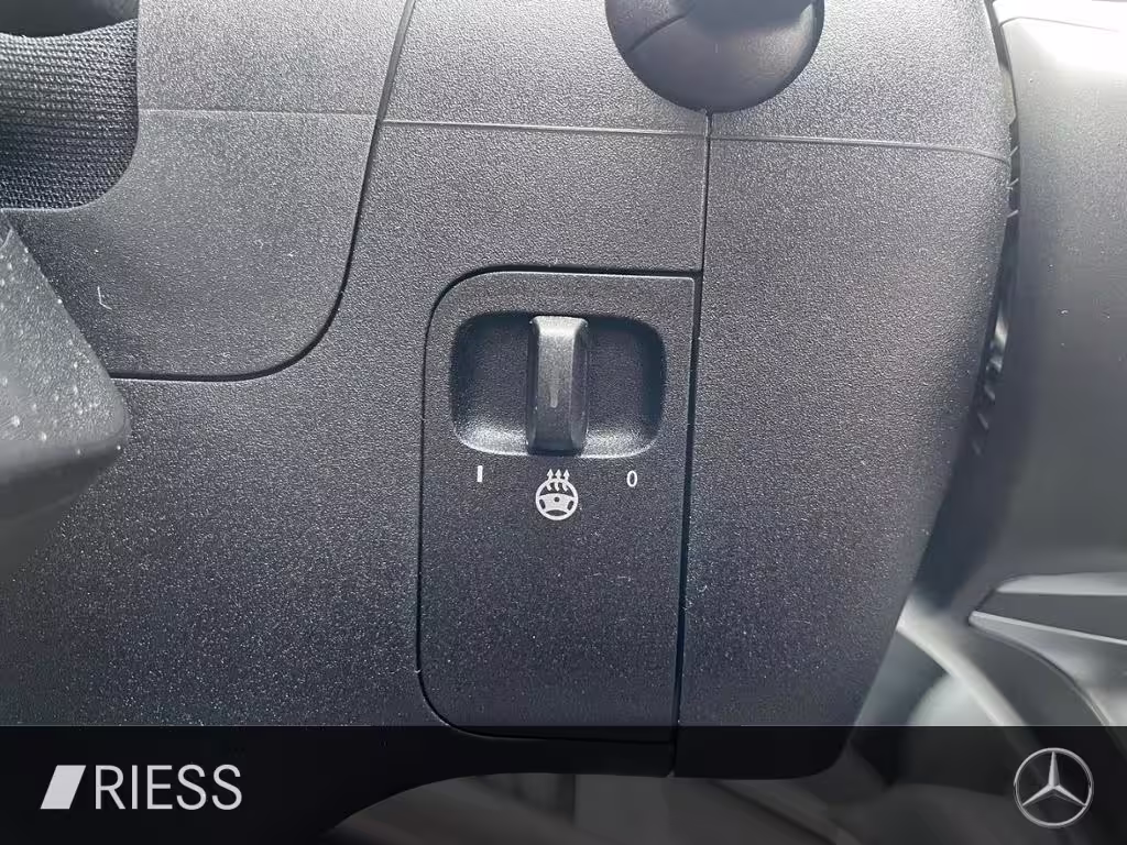 Mercedes-Benz GLA 200 ACC AHK AUT Kam. KlimaA LED LM PDC Pano - Bild 11