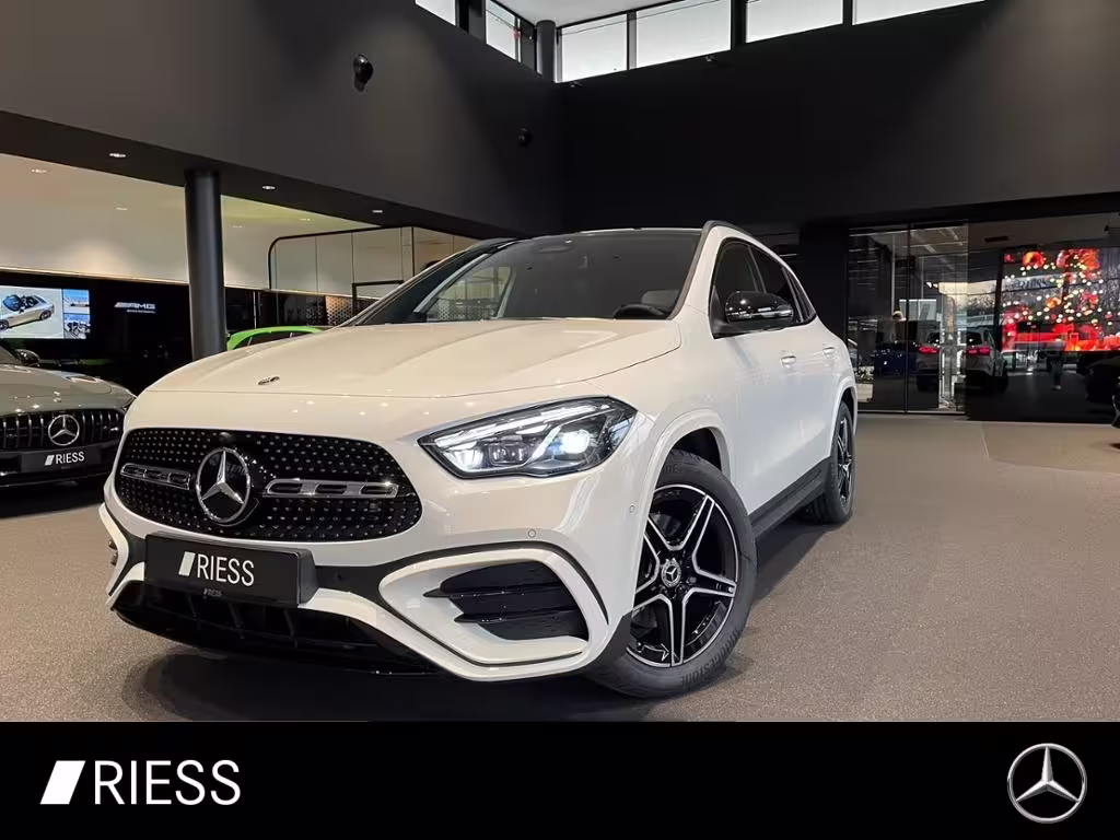 Mercedes-Benz GLA 200 AMG+PANO+AHK+DISTR+MULTIBEAM+KEYL+360°+