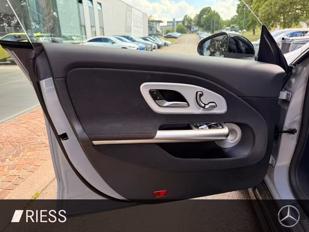 Mercedes-Benz CLA 220 4M AMG+AHK+HUD+19+SUPERSCR+BURM3D+MULTIB CLA 220 - Bild 4