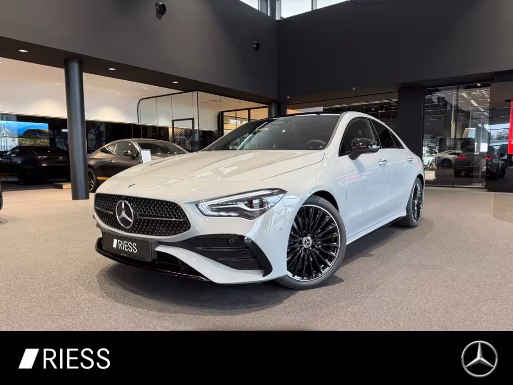 Mercedes-Benz CLA 200 d AMG+PANO+AHK+STDHZG+LED+KEYLESS+DISTR+