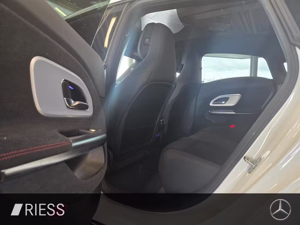 Mercedes-Benz CLA 200 4M AMG+AHK+PANO+MULTIB+MEMO+19+KEYLESS+ CLA 200 - Bild 5