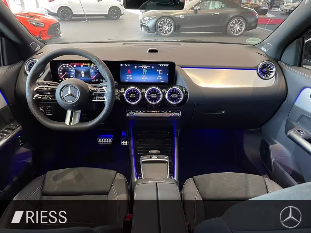 Mercedes-Benz GLA 200 AMG+PANO+AHK+DISTR+KEYL+MULTIBEAM+BURM+ GLA 200 - Bild 14
