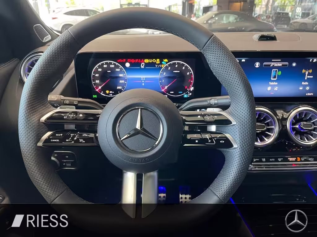 Mercedes-Benz GLA 200 AMG+PANO+AHK+DISTR+KEYL+MULTIBEAM+BURM+ GLA 200 - Bild 15