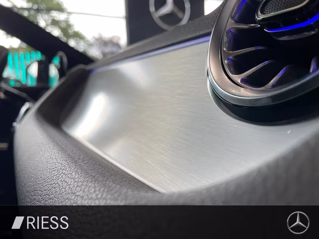 Mercedes-Benz GLA 200 AMG+PANO+AHK+TOWKL+MULTIBEAM+KEYL+360°+ GLA 200 - Bild 12
