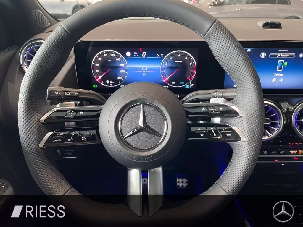 Mercedes-Benz GLA 200 AMG+PANO+AHK+TOWKL+MULTIBEAM+KEYL+360°+ GLA 200 - Bild 15