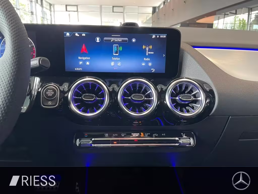 Mercedes-Benz GLA 200 AMG+PANO+AHK+TOWKL+MULTIBEAM+KEYL+360°+ GLA 200 - Bild 16