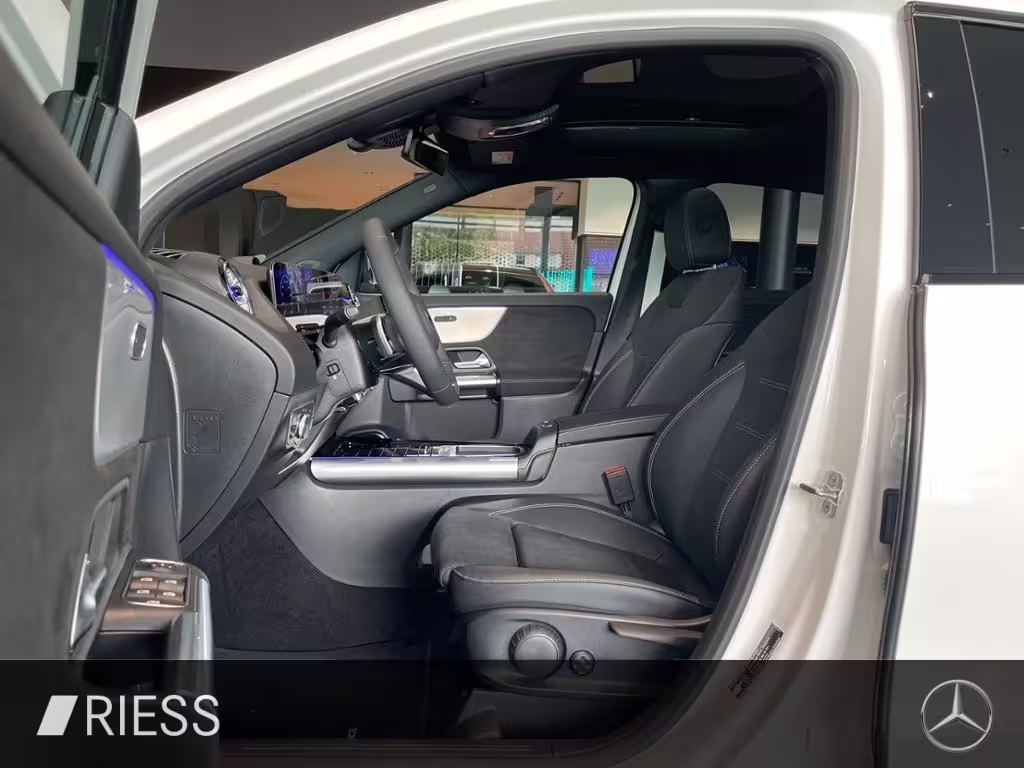 Mercedes-Benz GLA 200 AMG+PANO+AHK+TOWKL+MULTIBEAM+KEYL+360°+ GLA 200 - Bild 3