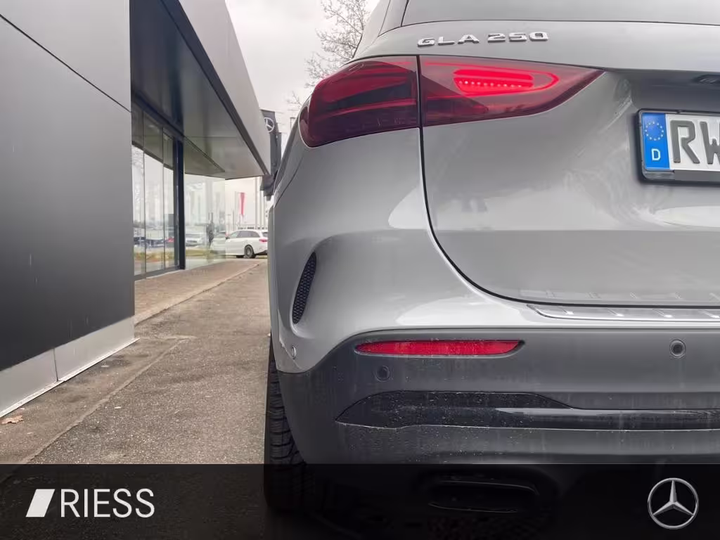 Mercedes-Benz GLA 250 4MATIC 360 ACC AHK AUT DynLicht HUD Kam. - Bild 15