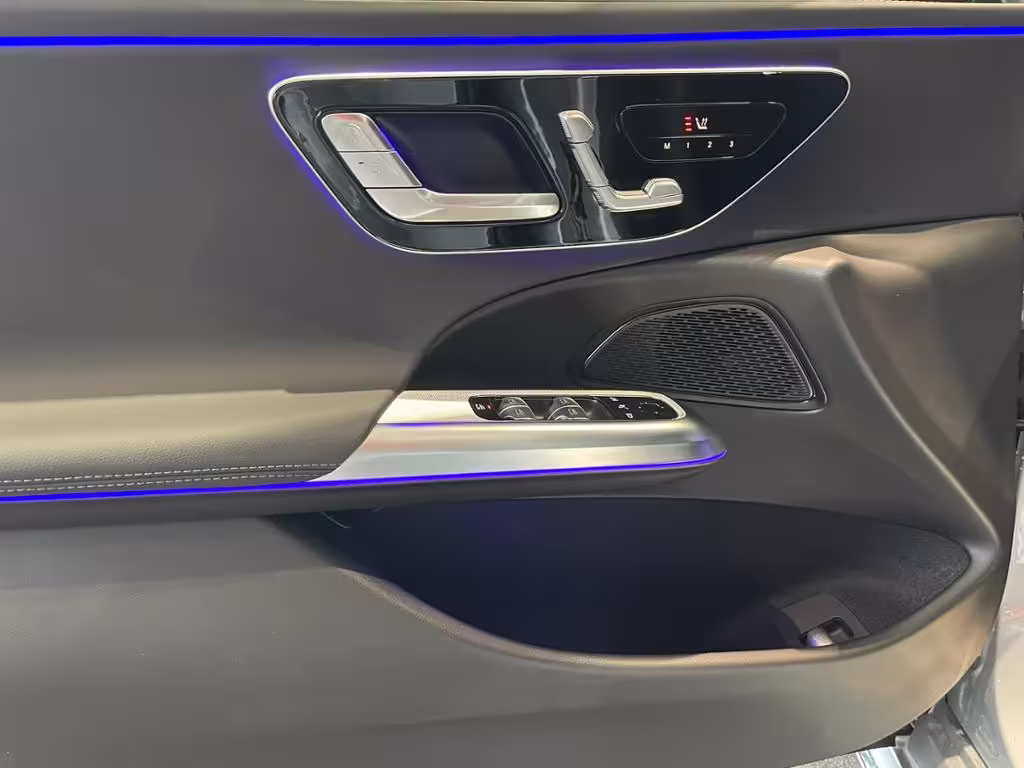 Mercedes-Benz E 200 T AMG+PANO+STDHZG+AHK+DIGI L+KEYL+DISTR+ E 200 - Bild 2