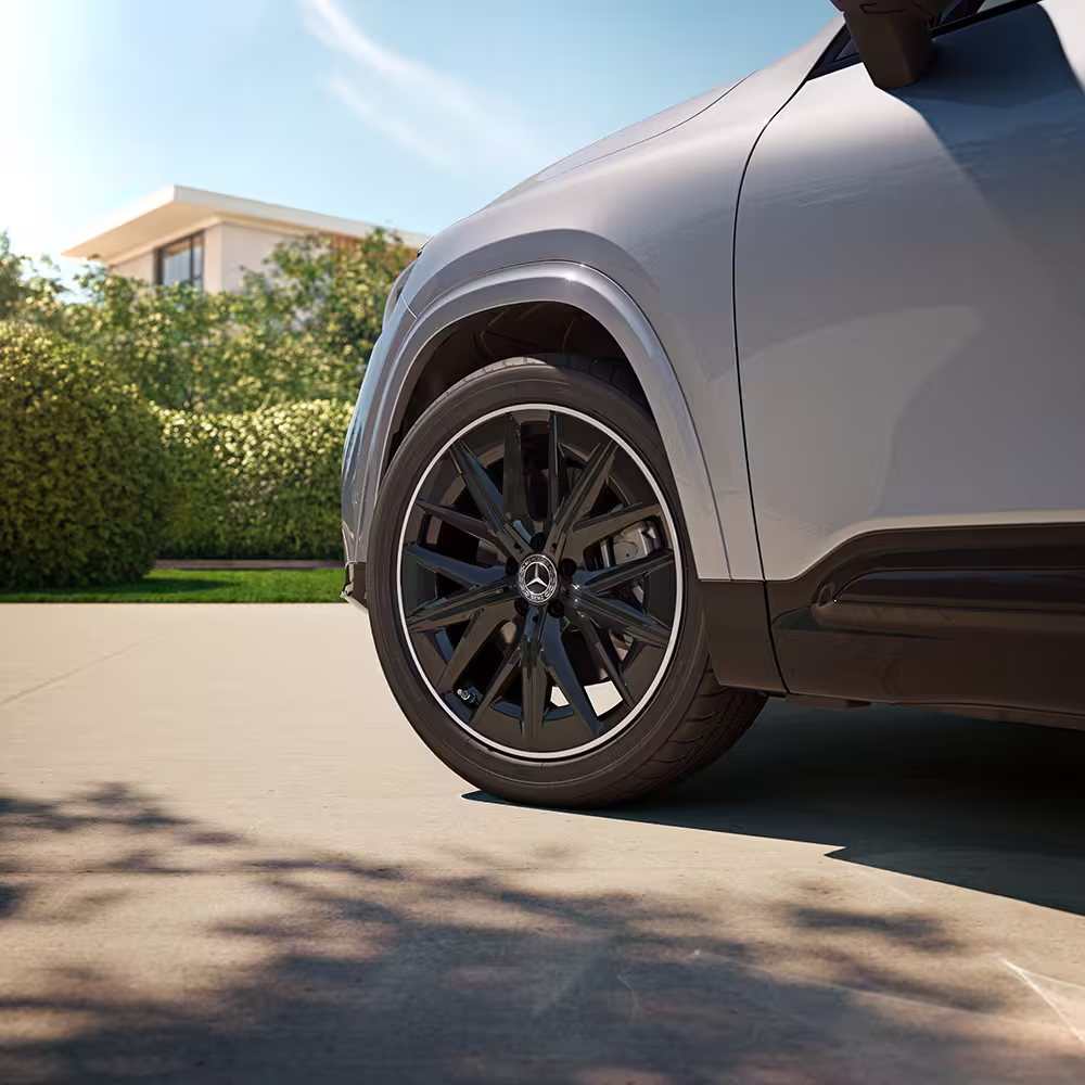 Mercedes-Benz Felgen Reifen Detailaufnahme bei sonnigem Wetter